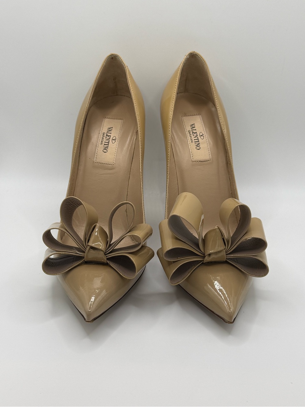 Valentino Garavani Nude Patent Bow Pumps 38.5